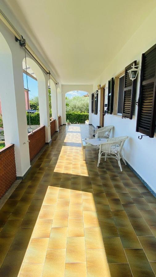 Villa Flora Affittacamere Luni Extérieur photo